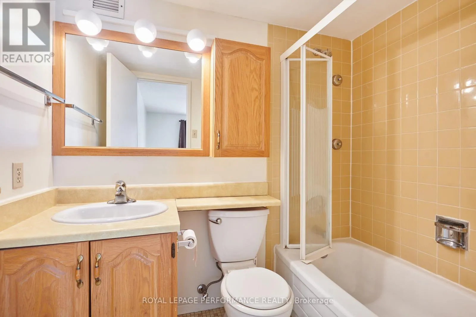 202 - 158 B MCARTHUR AVENUE