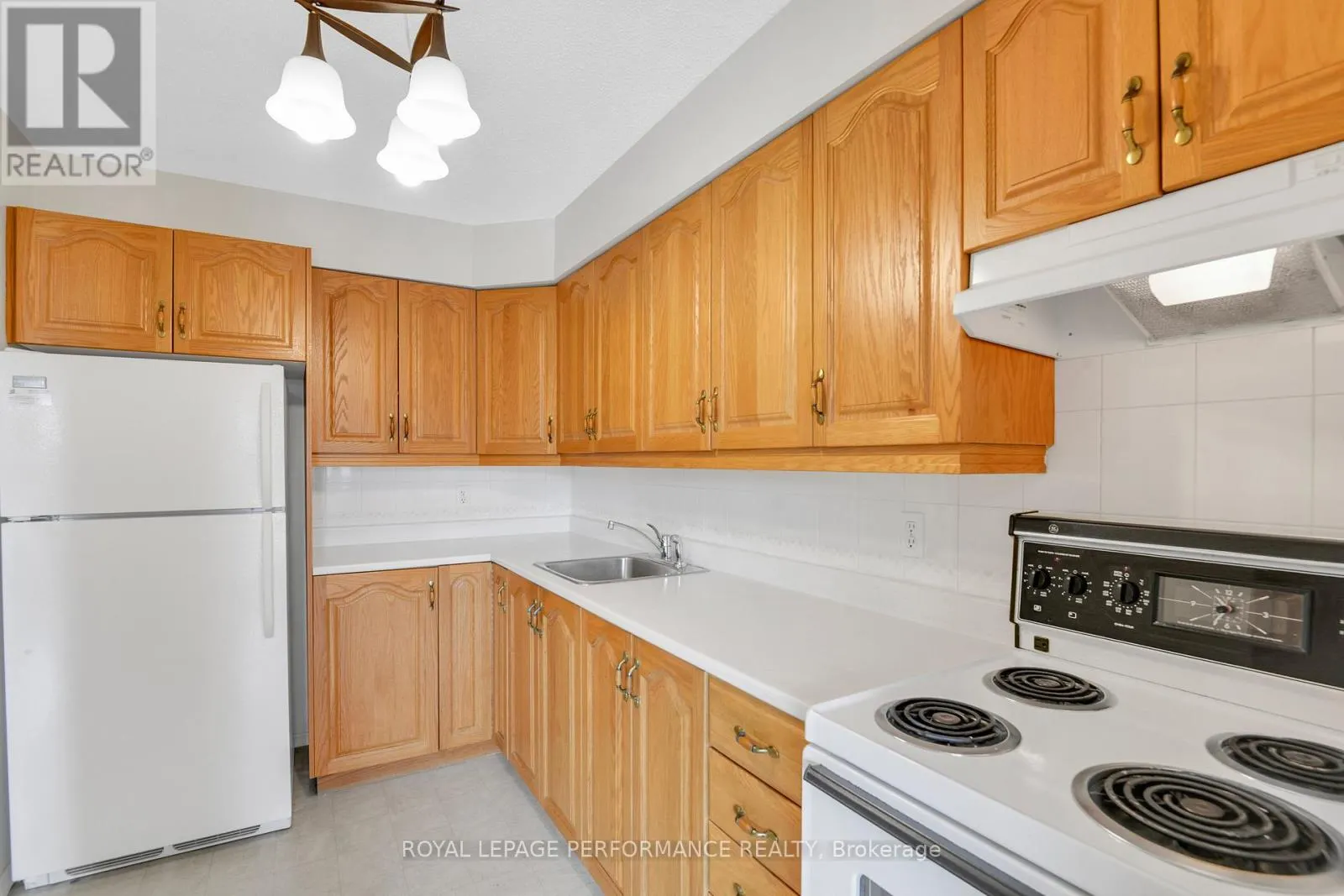 202 - 158 B MCARTHUR AVENUE