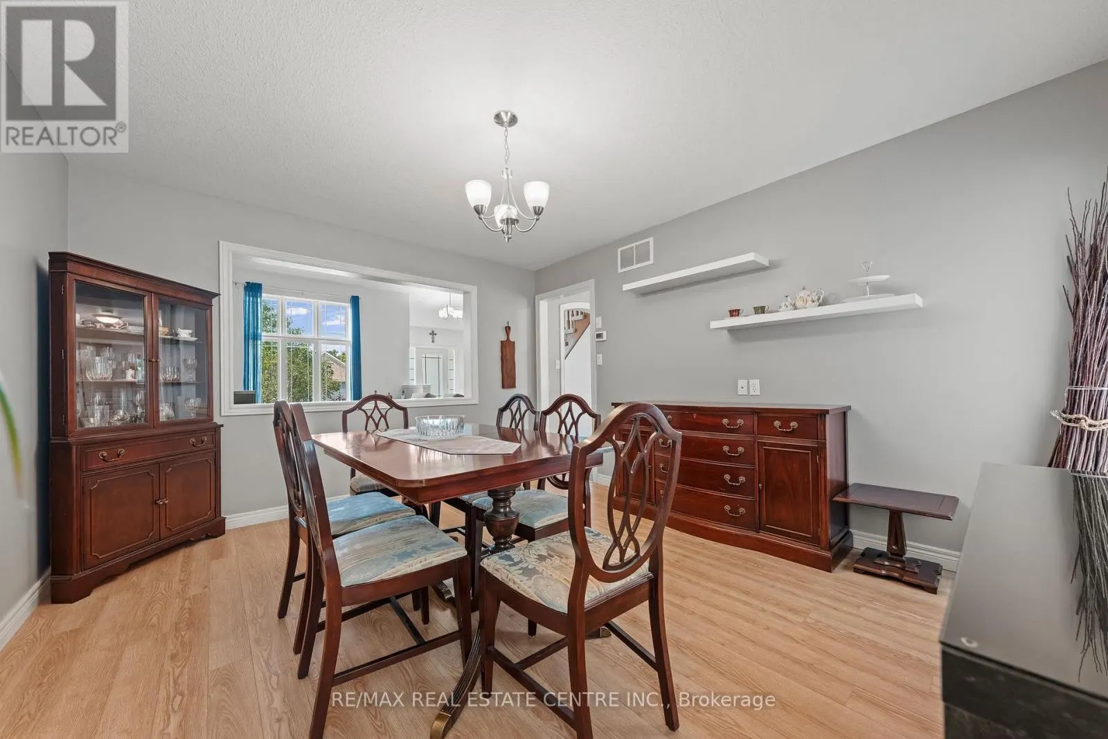 4 IRONGATE DRIVE