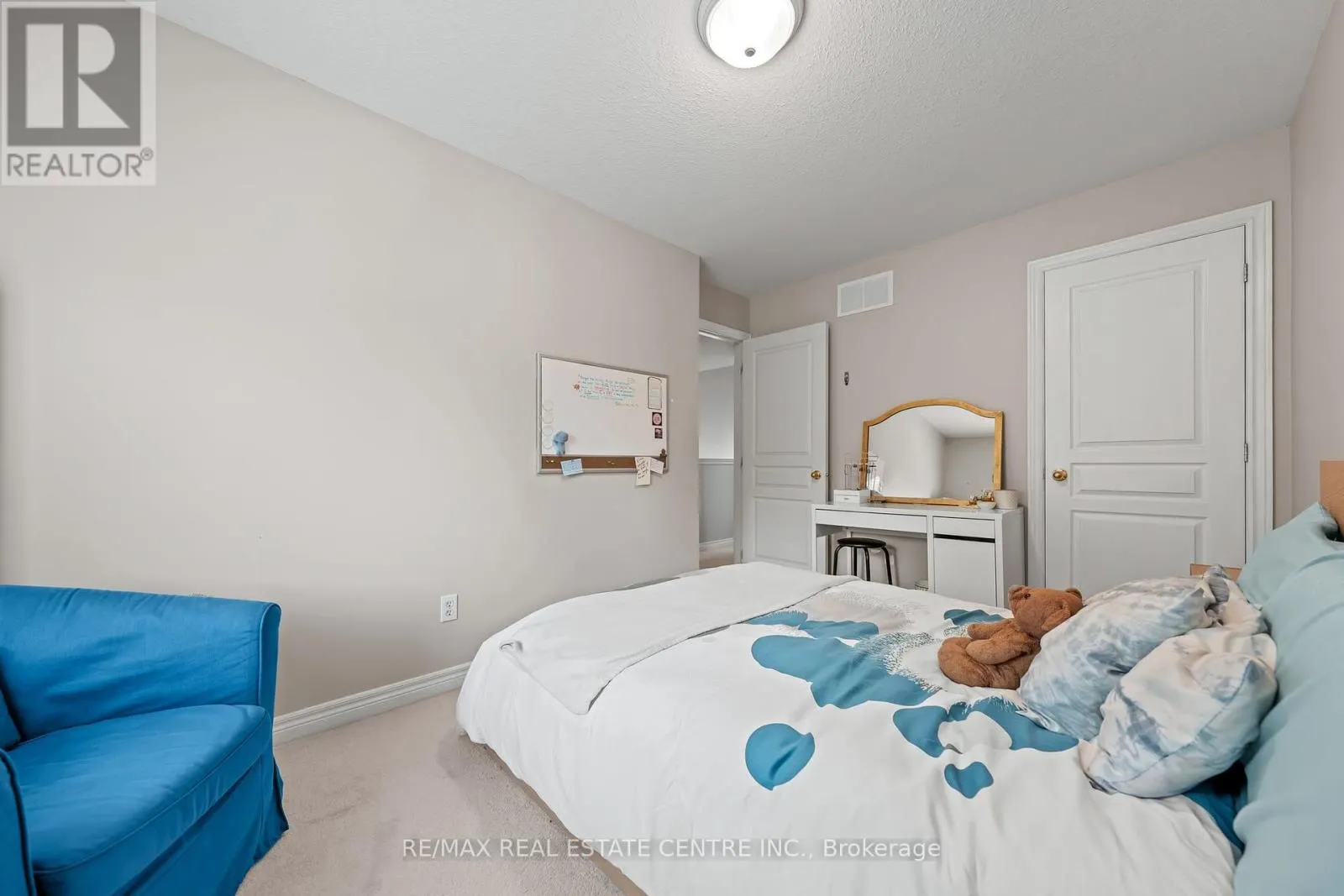 4 IRONGATE DRIVE