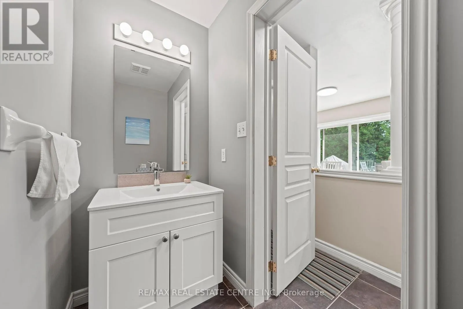 4 IRONGATE DRIVE