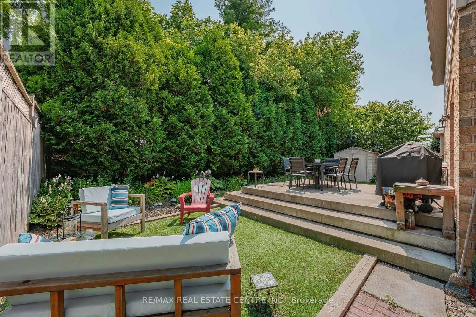 4 IRONGATE DRIVE