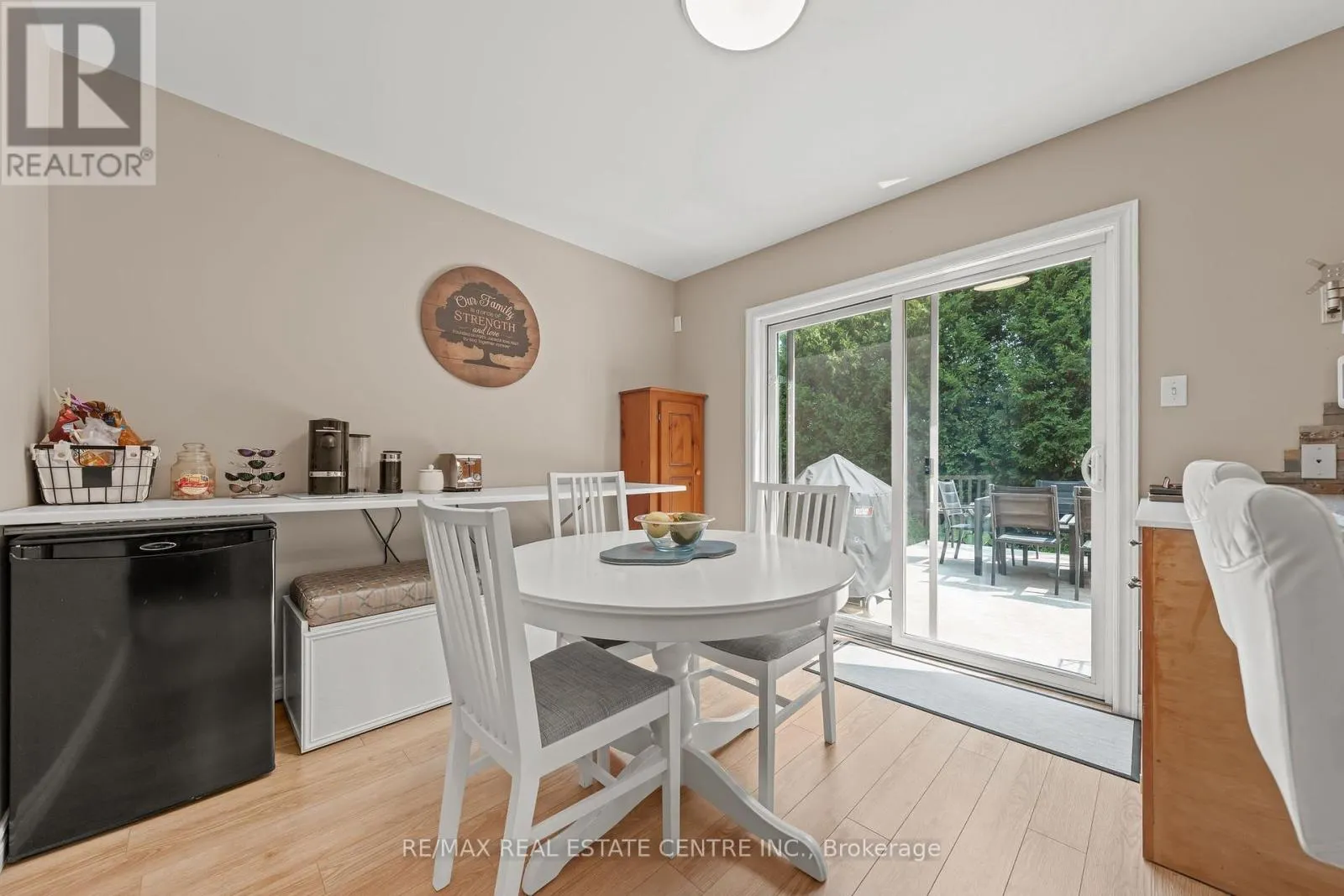 4 IRONGATE DRIVE
