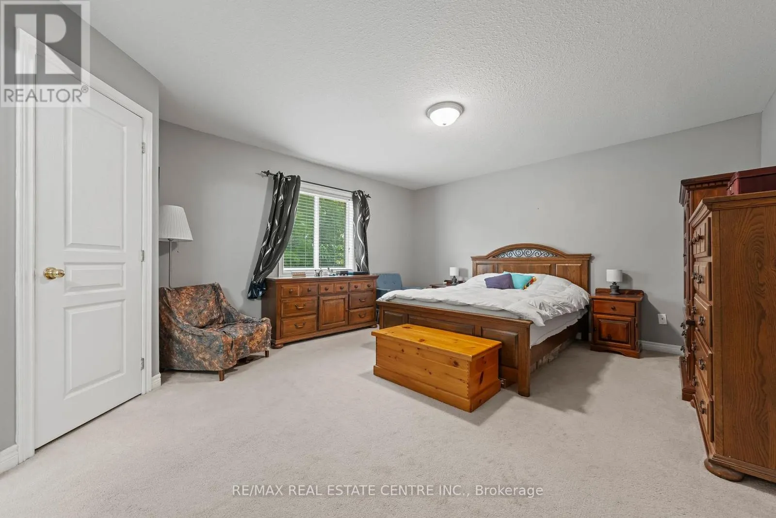 4 IRONGATE DRIVE