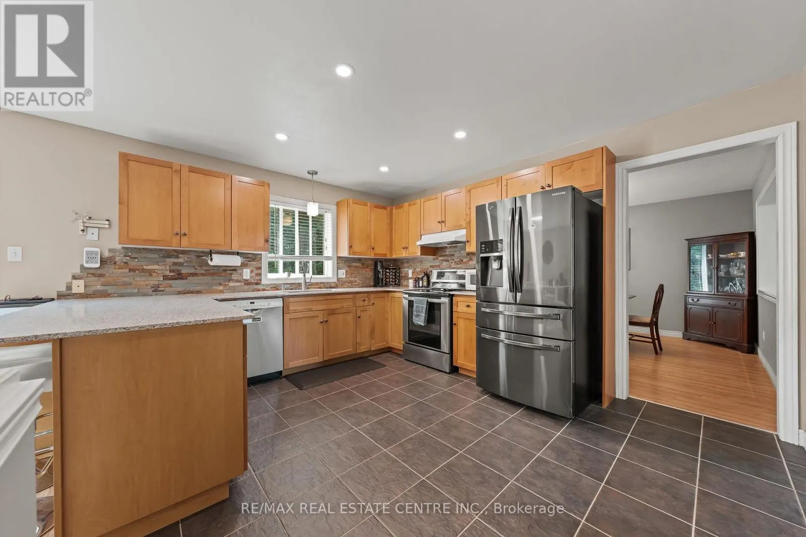 4 IRONGATE DRIVE