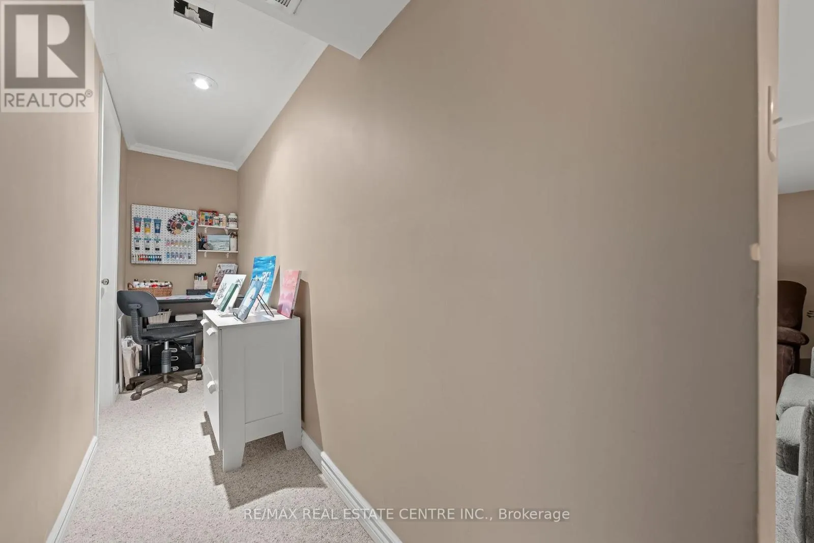 4 IRONGATE DRIVE