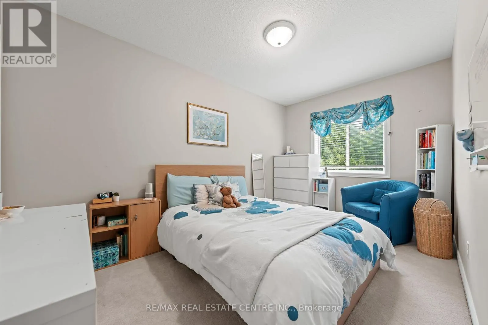 4 IRONGATE DRIVE