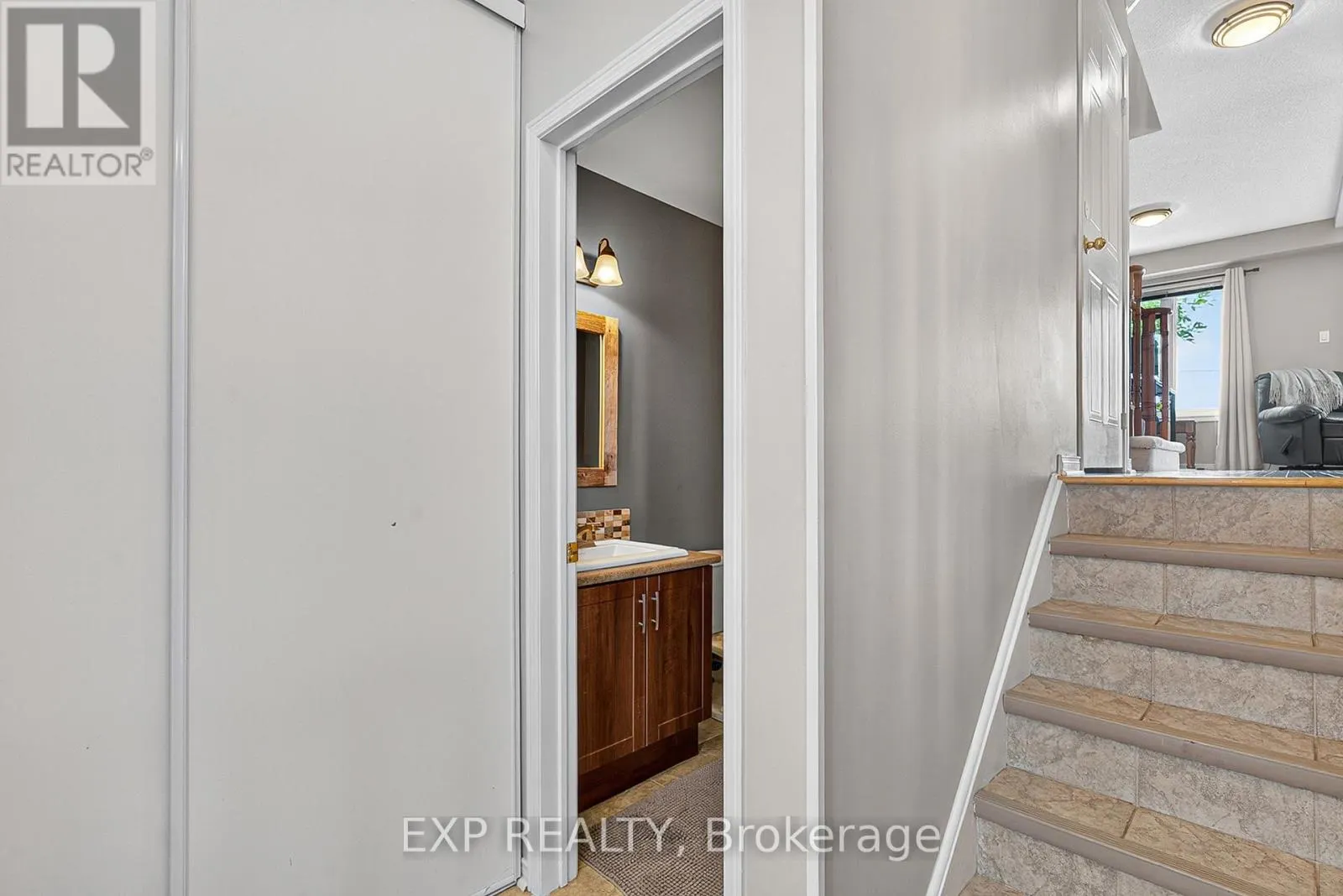 119 - 302 COLLEGE AVENUE W
