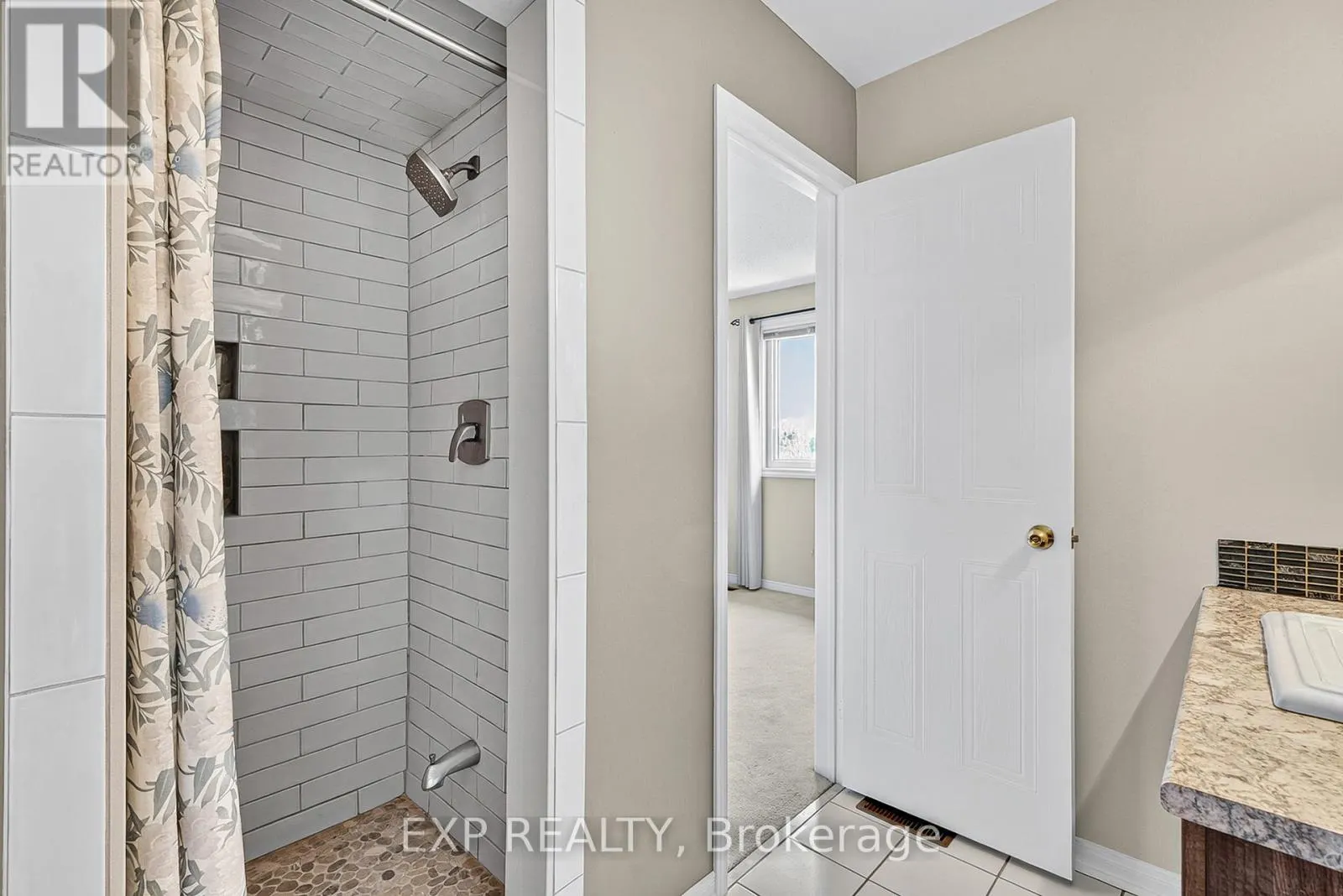 119 - 302 COLLEGE AVENUE W