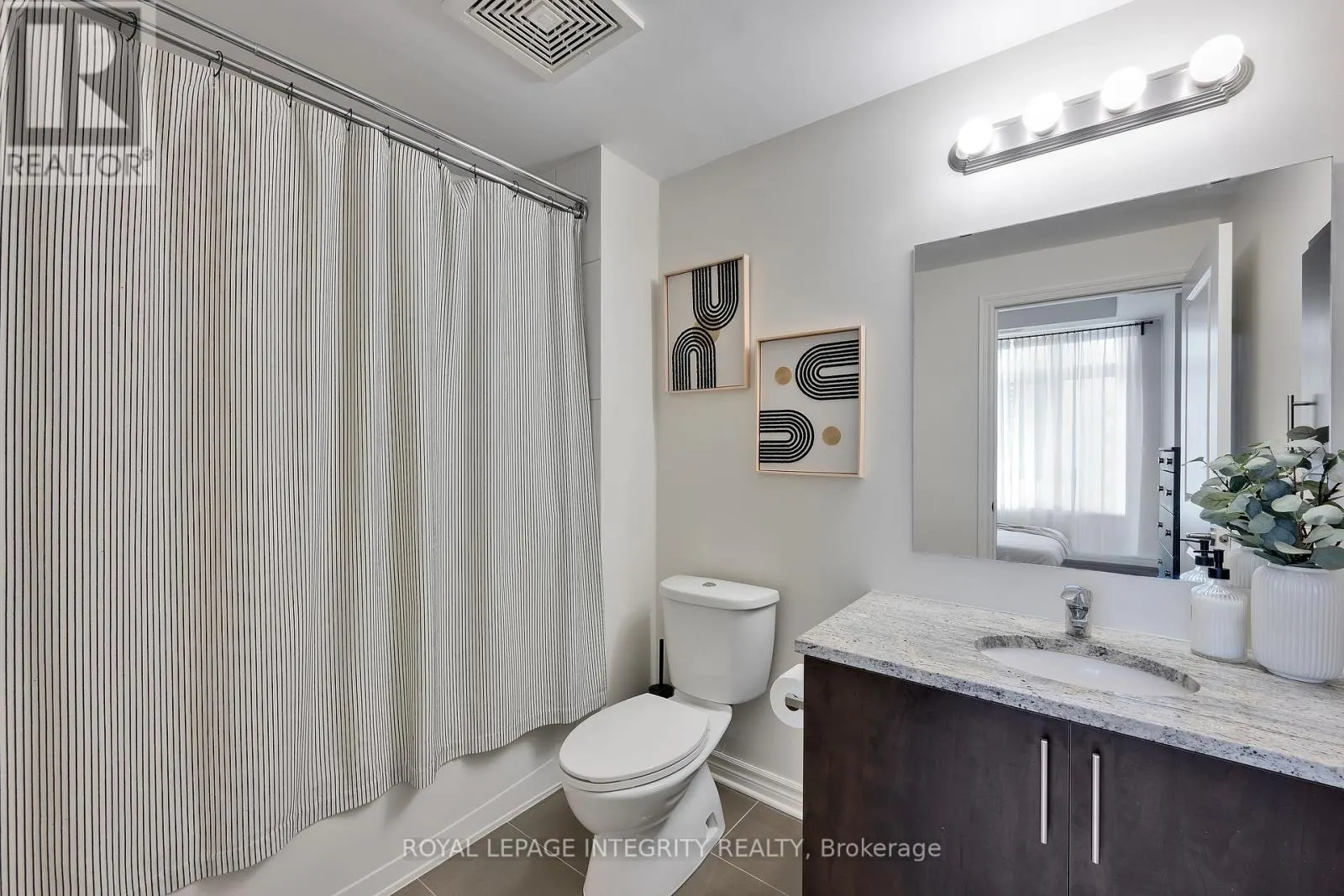 507 - 429 KENT STREET