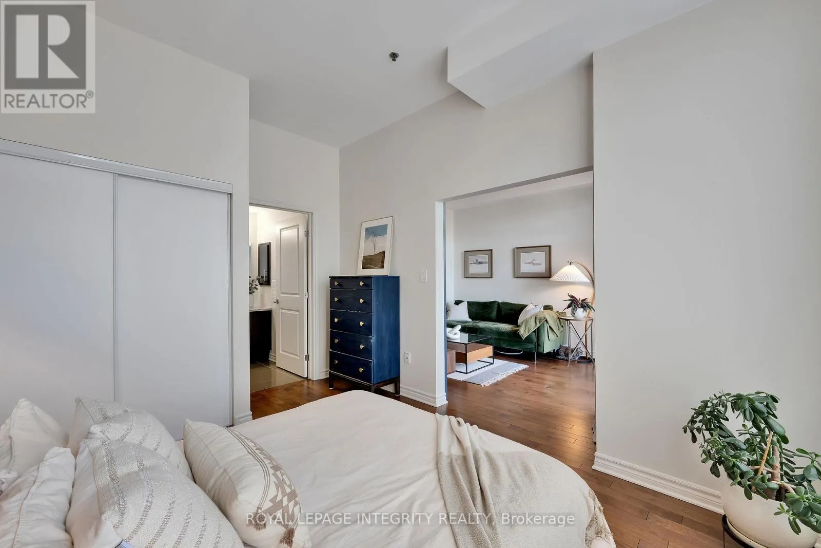 507 - 429 KENT STREET