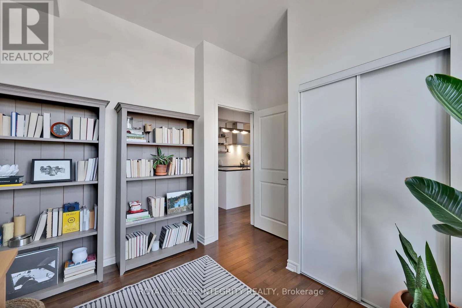 507 - 429 KENT STREET