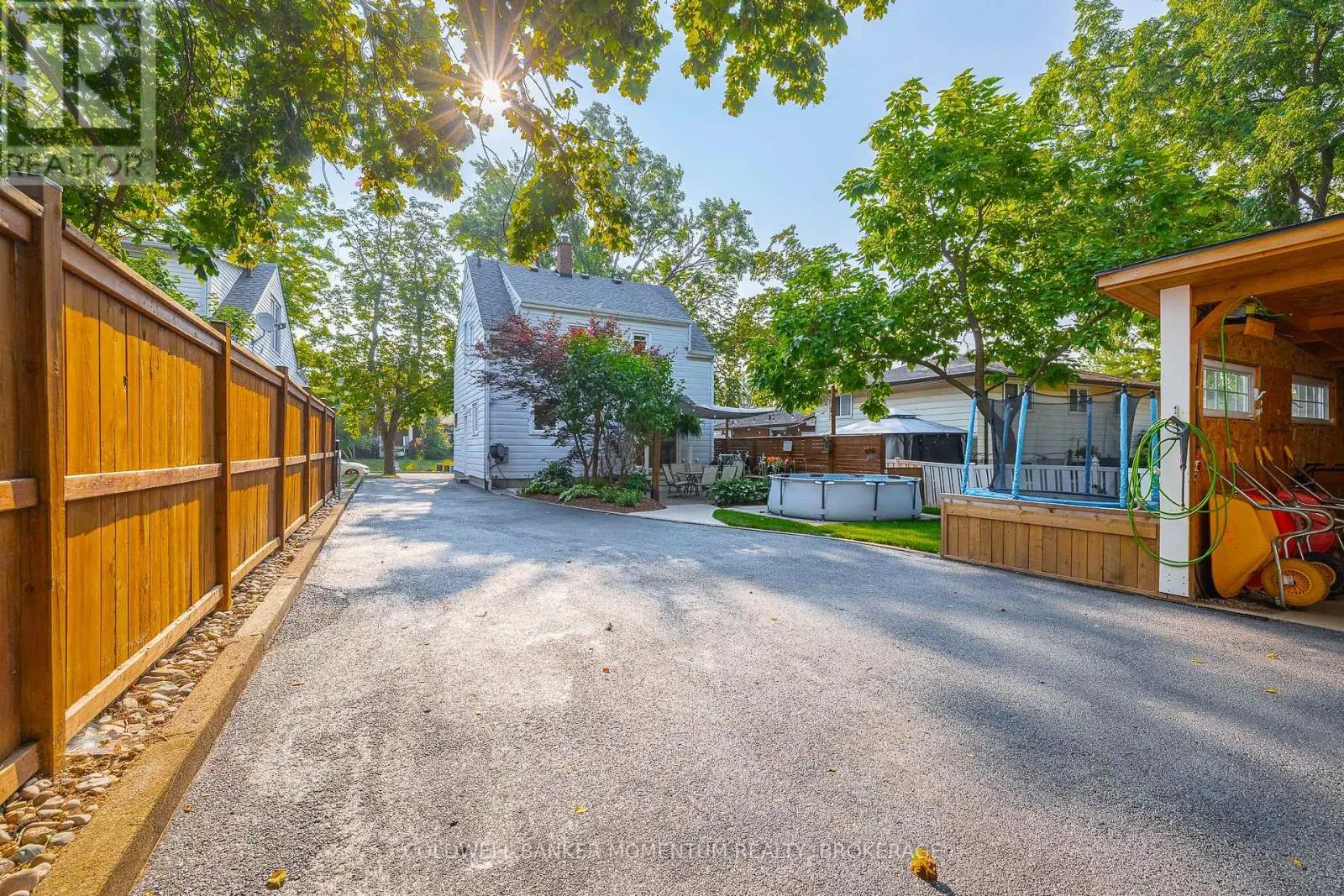 21 CARLETON STREET S