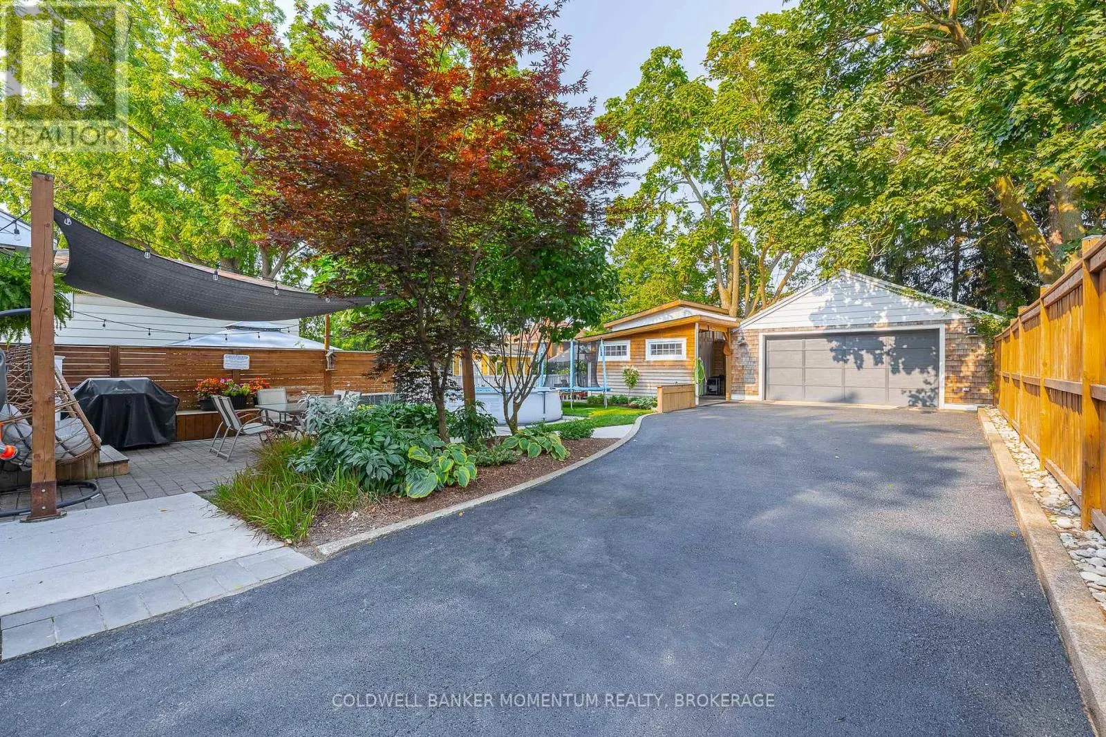21 CARLETON STREET S