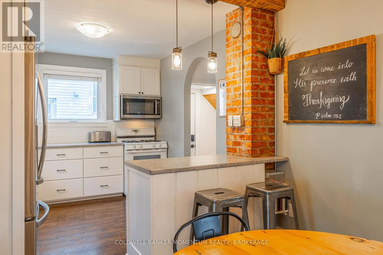 21 CARLETON STREET S