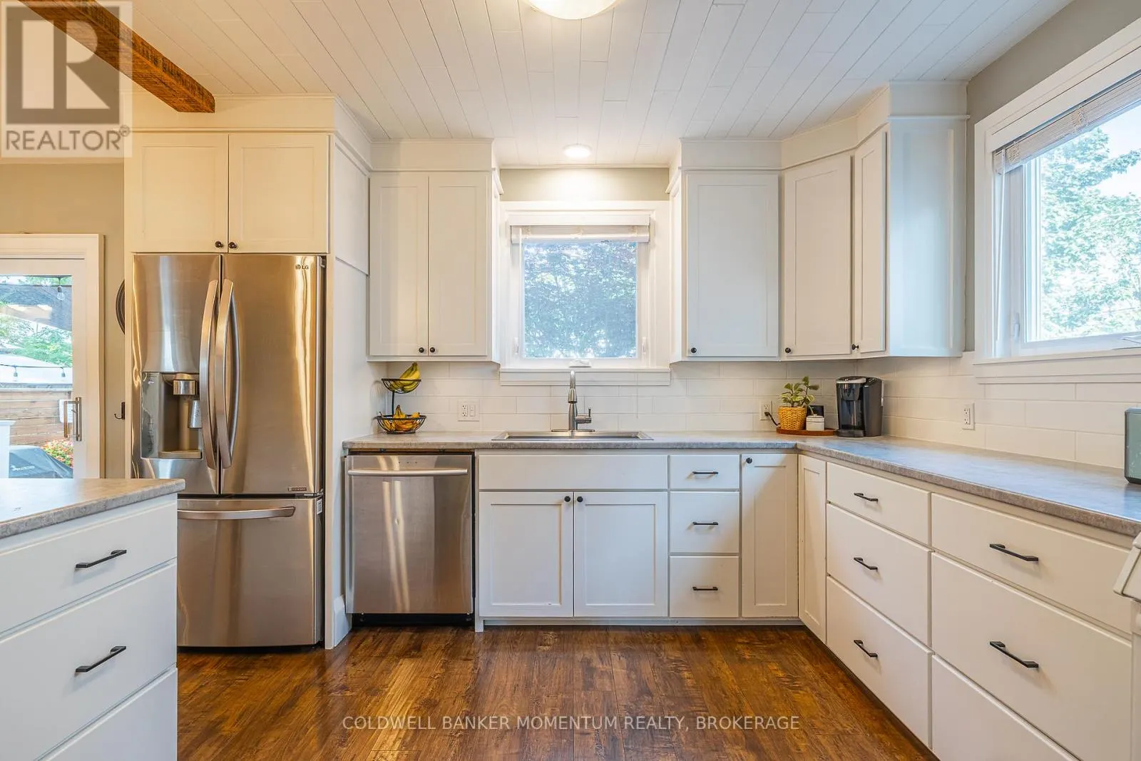 21 CARLETON STREET S