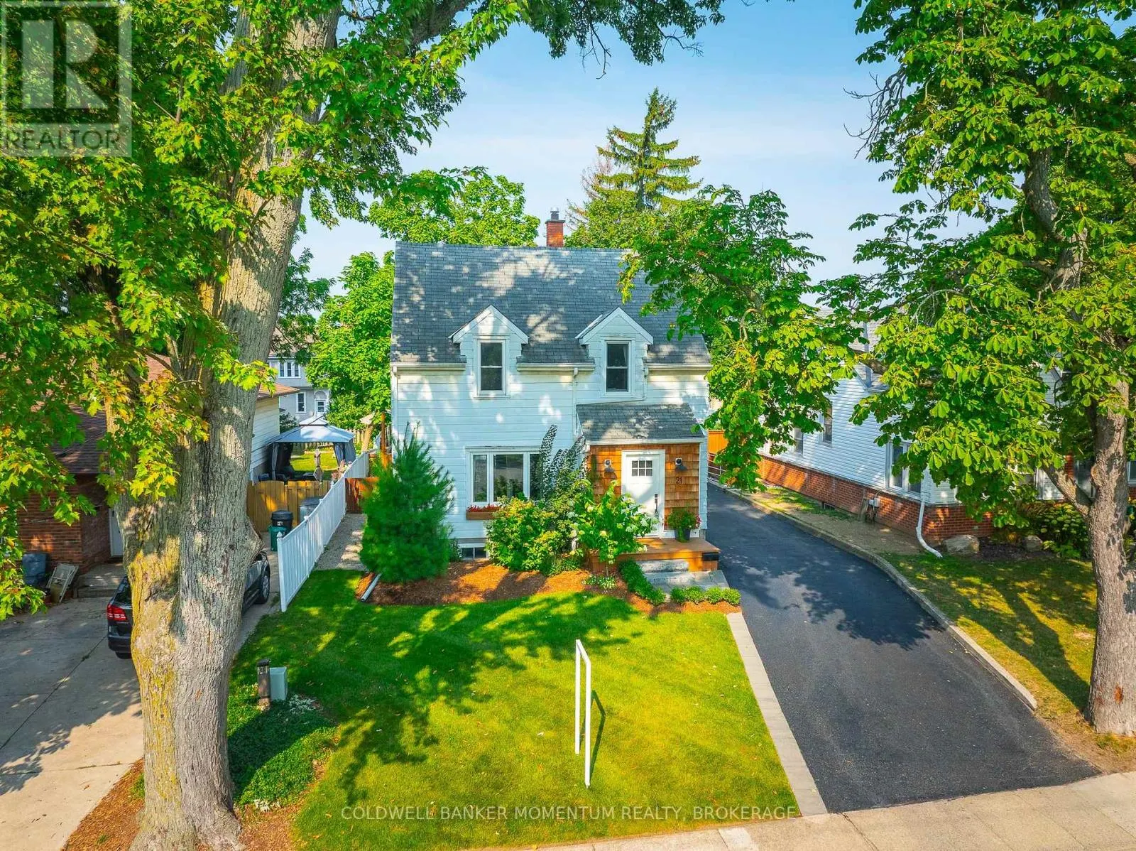 21 CARLETON STREET S