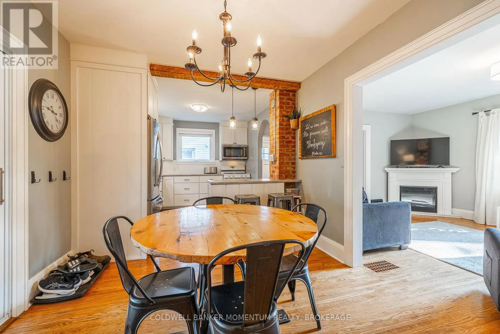 21 CARLETON STREET S