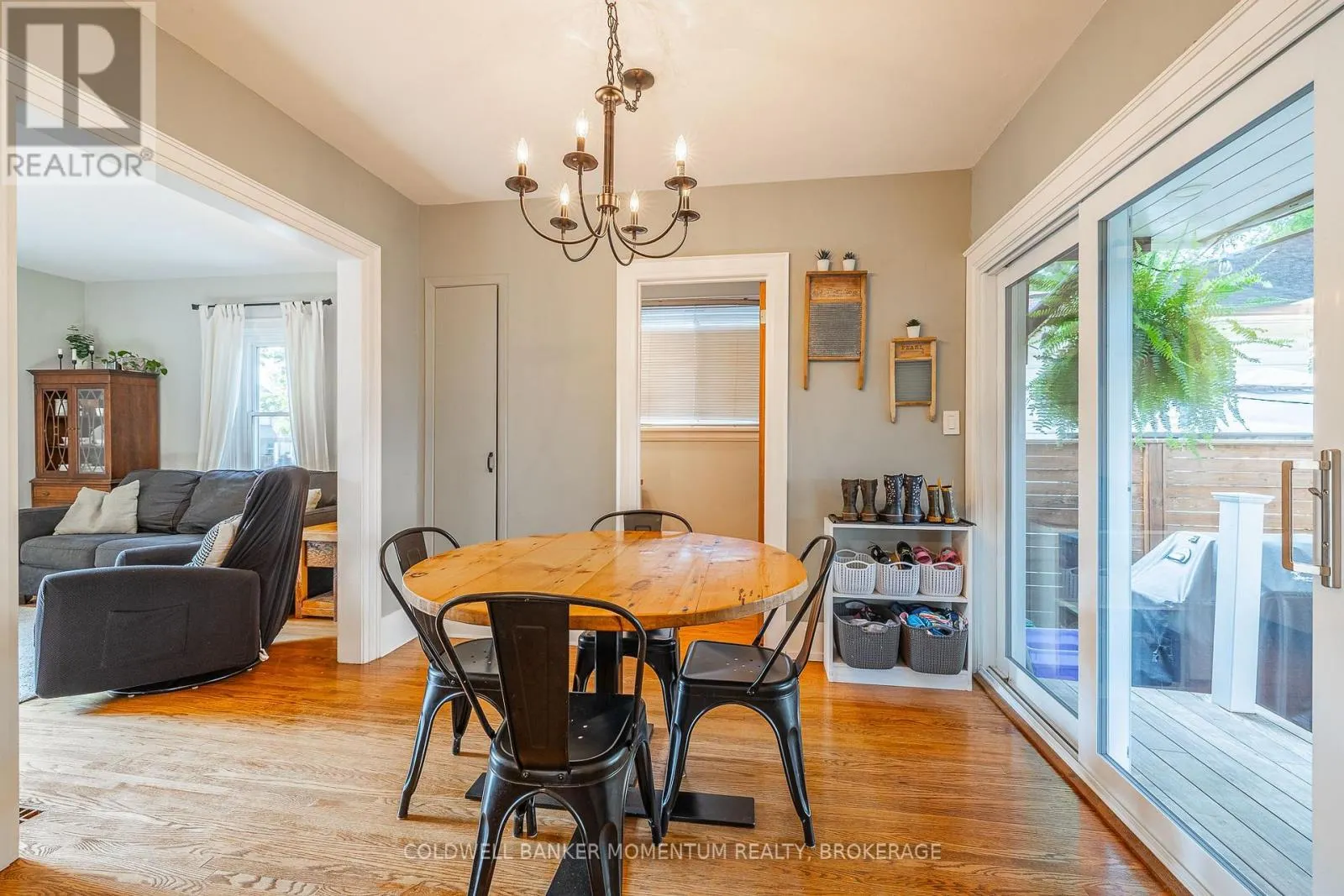 21 CARLETON STREET S