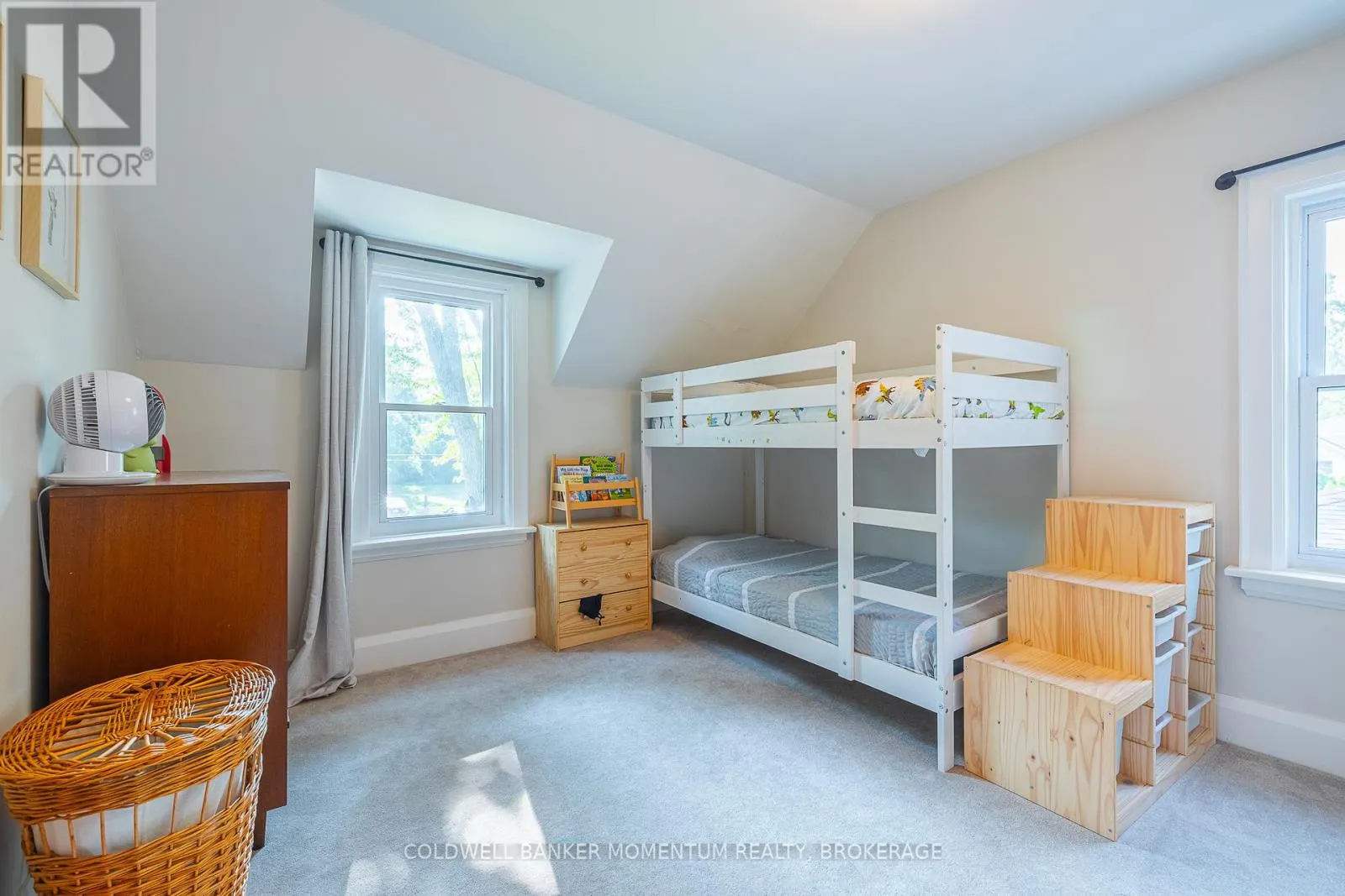 21 CARLETON STREET S