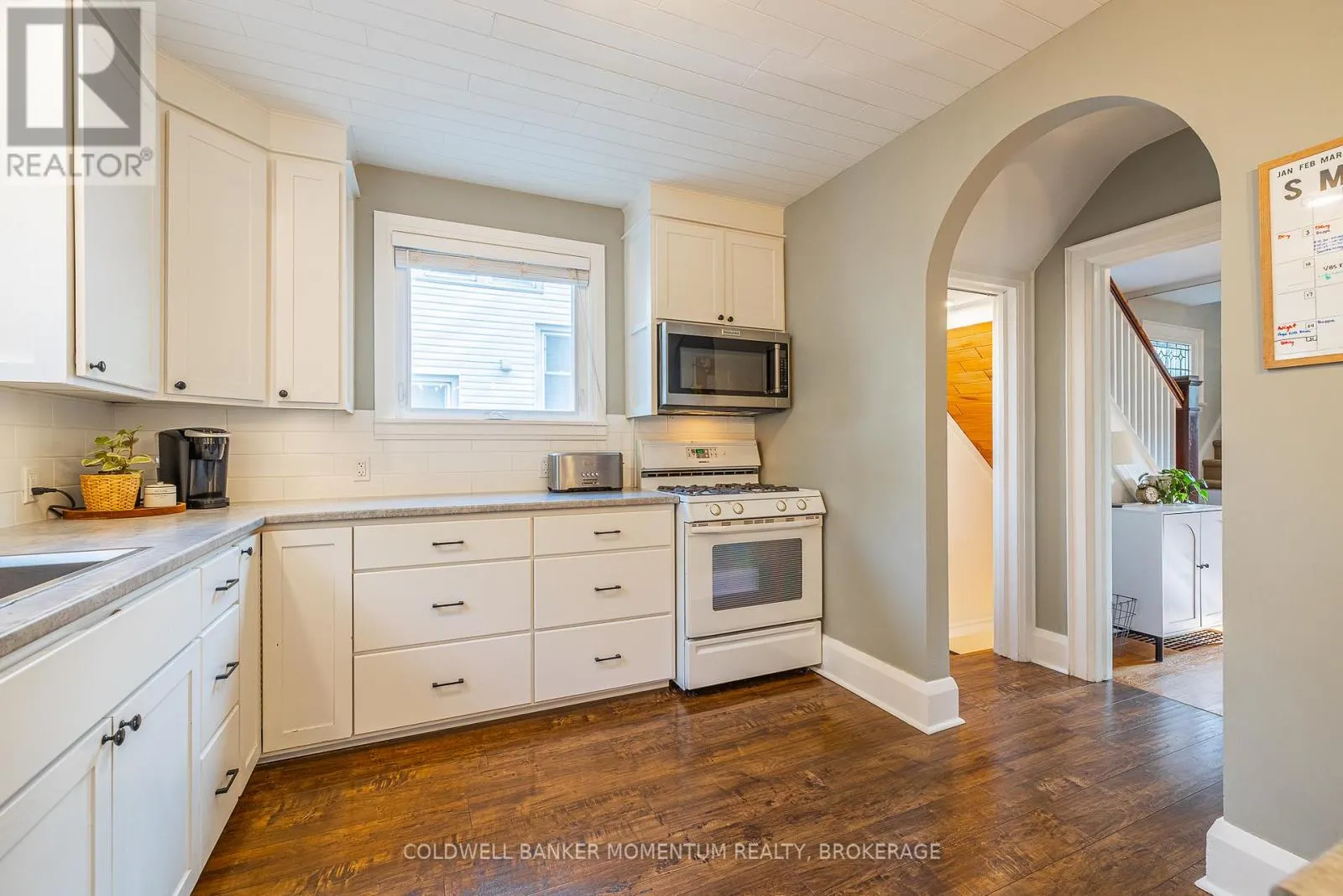 21 CARLETON STREET S