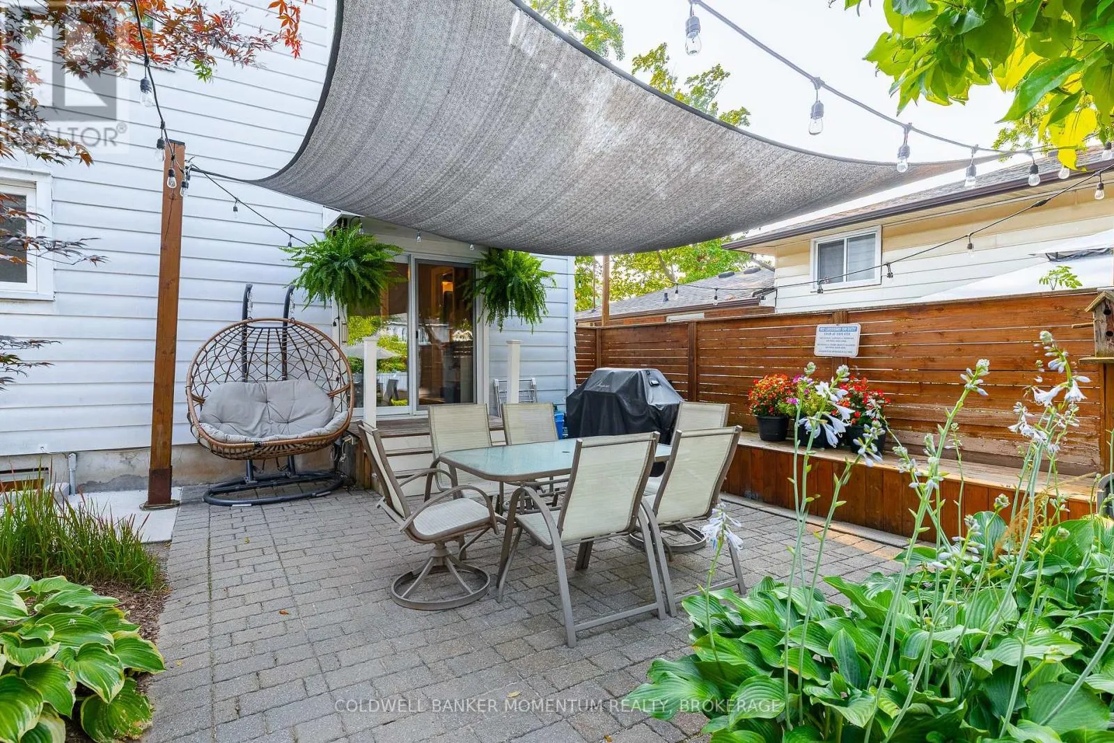 21 CARLETON STREET S
