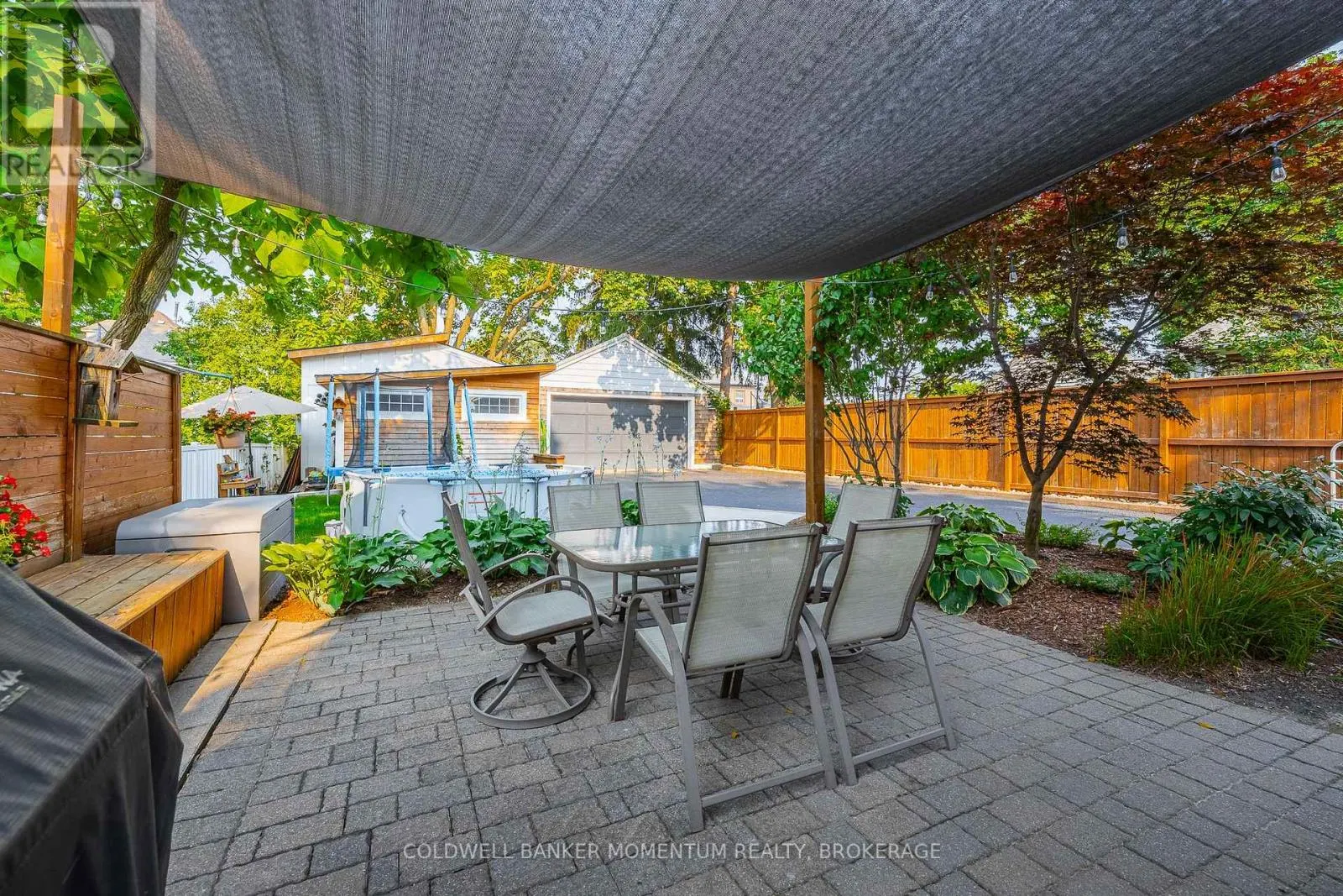 21 CARLETON STREET S