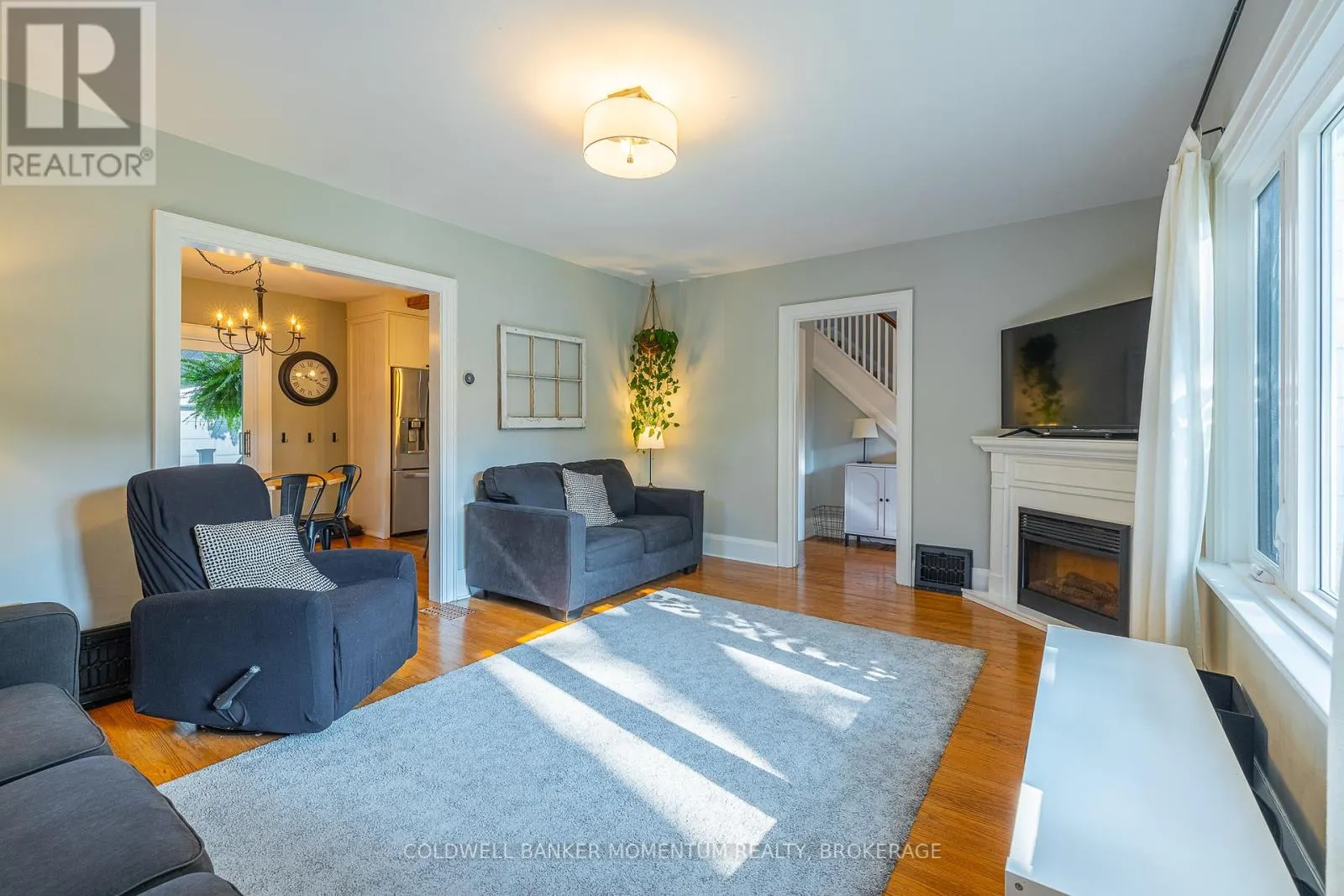 21 CARLETON STREET S