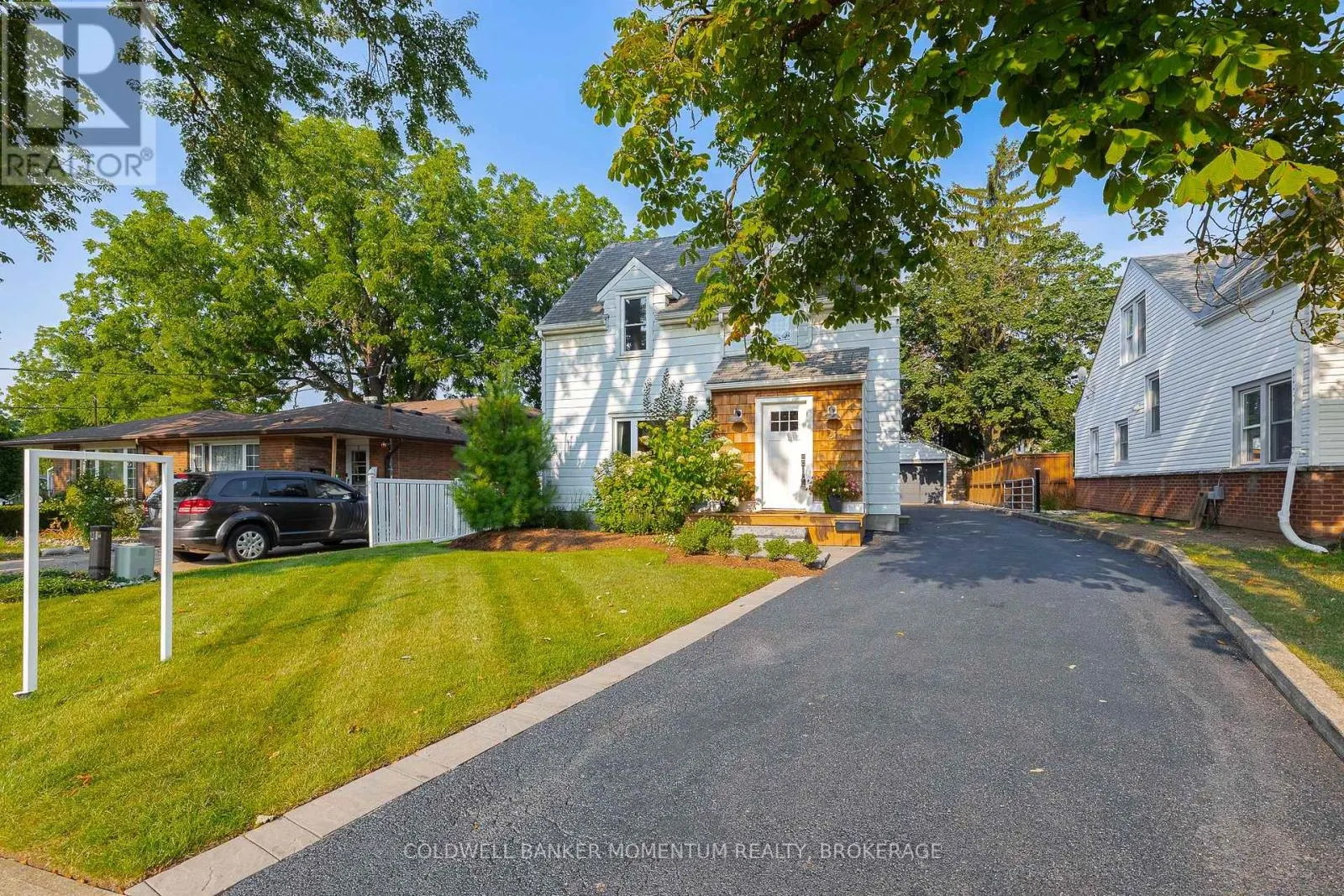 21 CARLETON STREET S