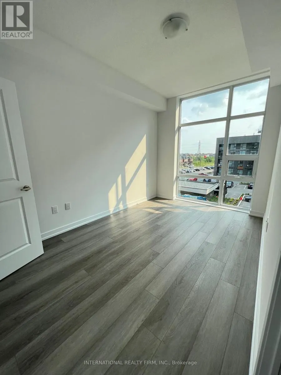 332 - 460 DUNDAS STREET E