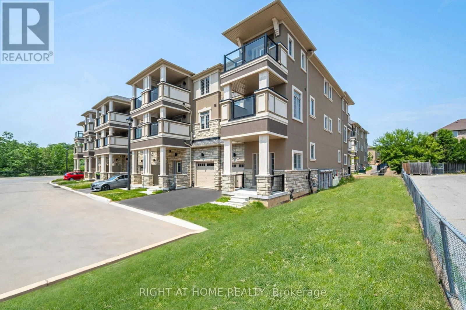 13 - 305 GARNER ROAD W