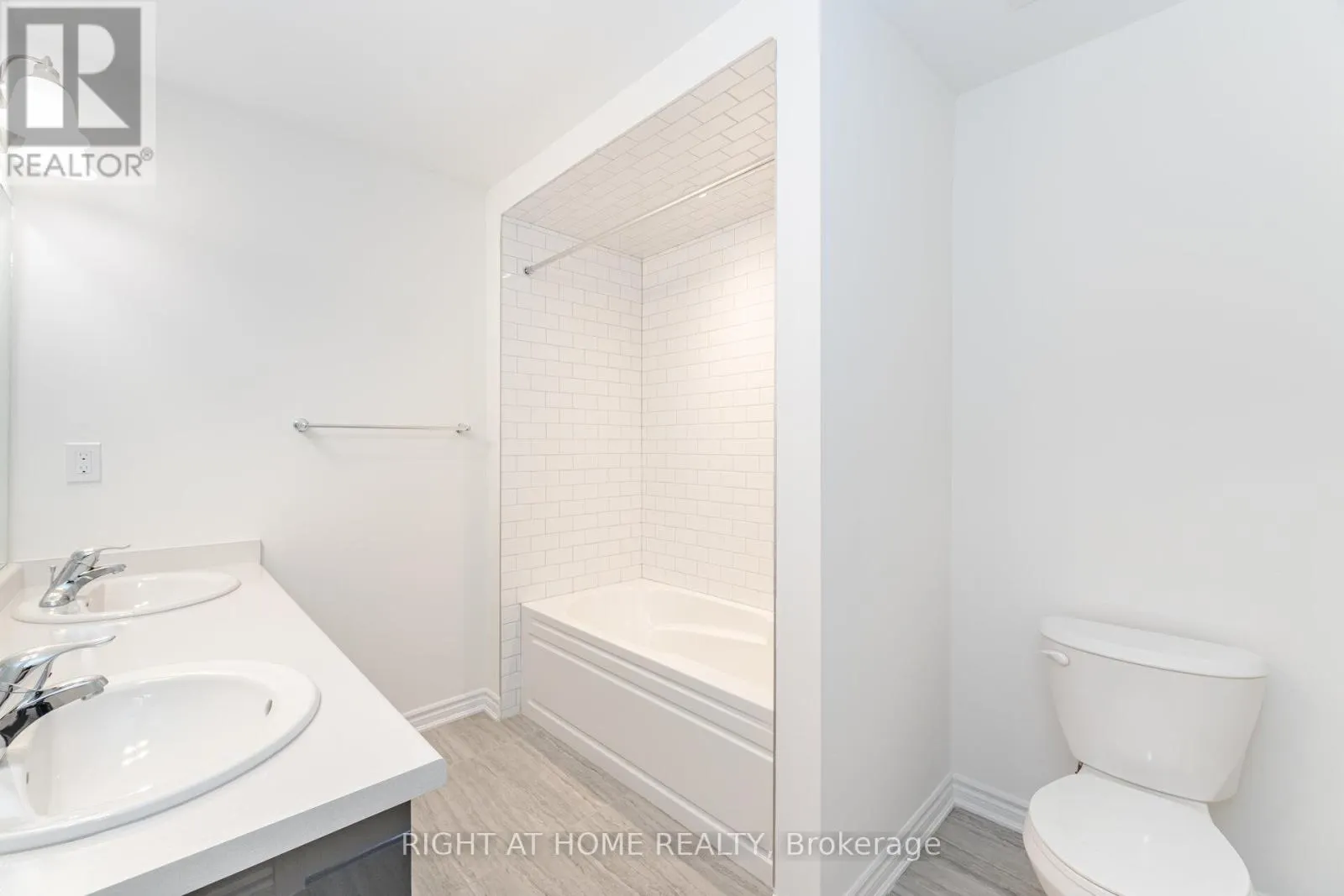 13 - 305 GARNER ROAD W