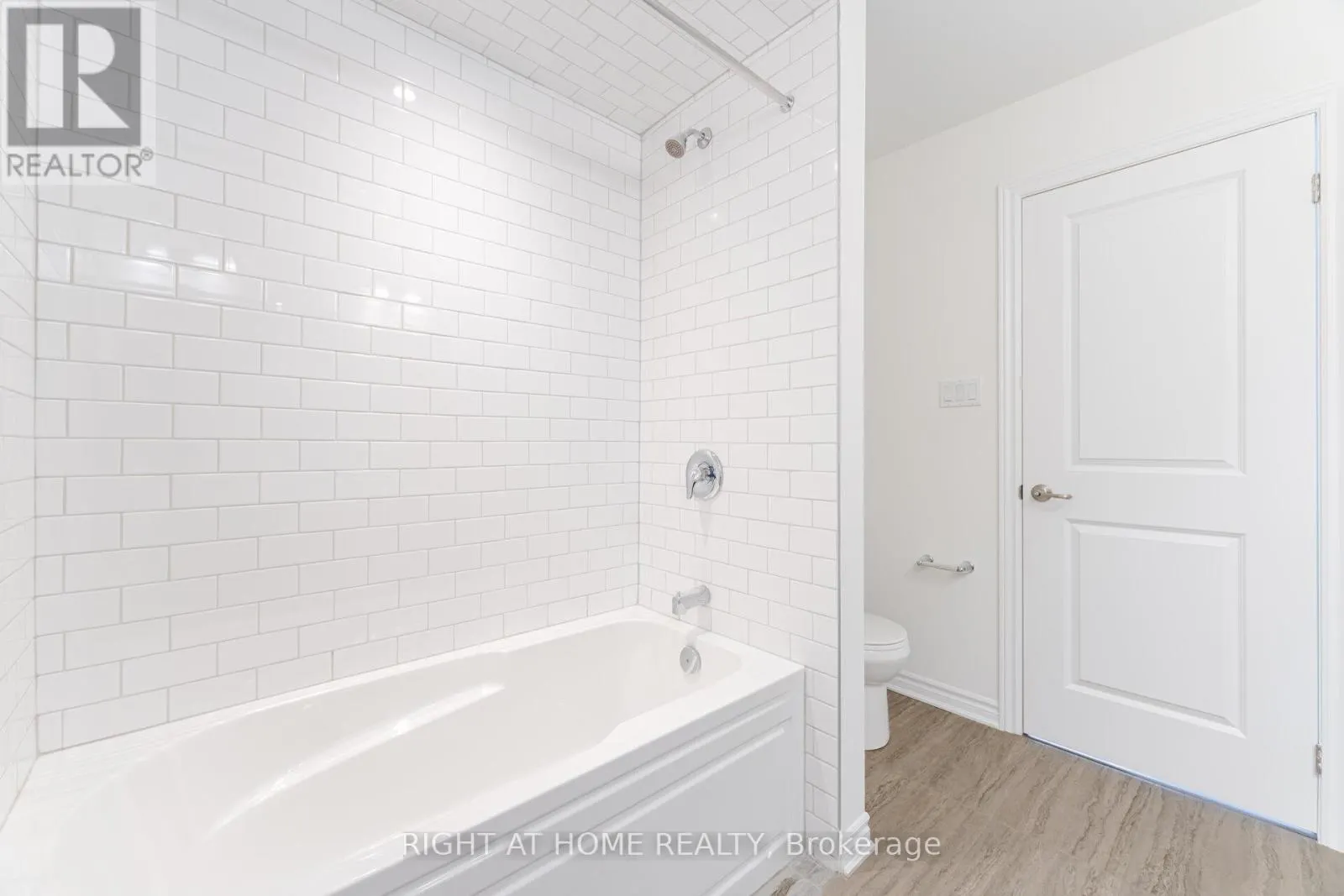 13 - 305 GARNER ROAD W