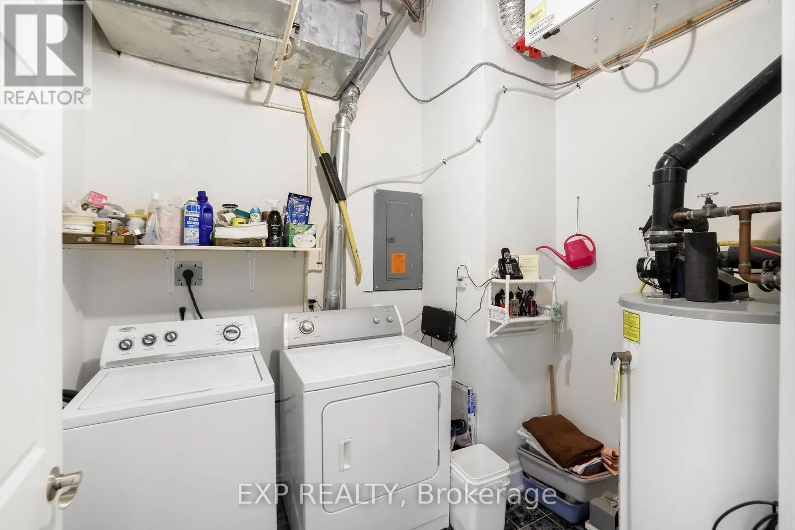 302 - 72 PINE STREET N, #302