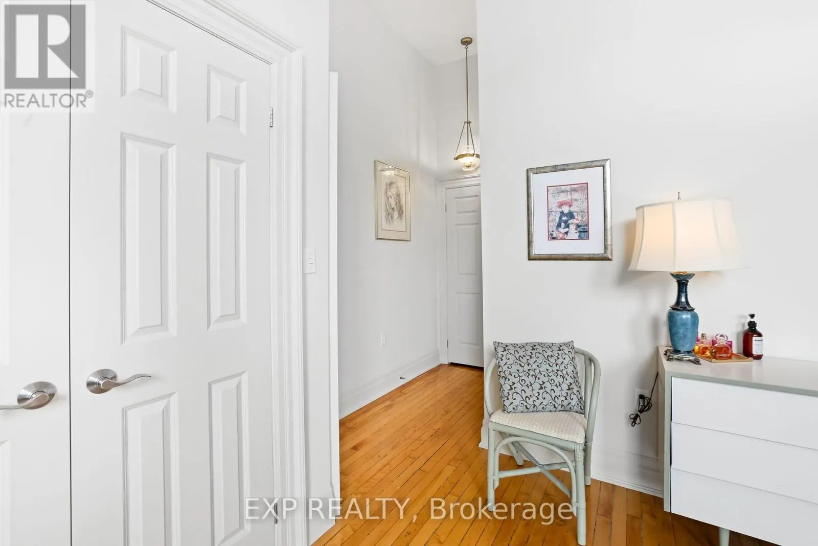 302 - 72 PINE STREET N, #302