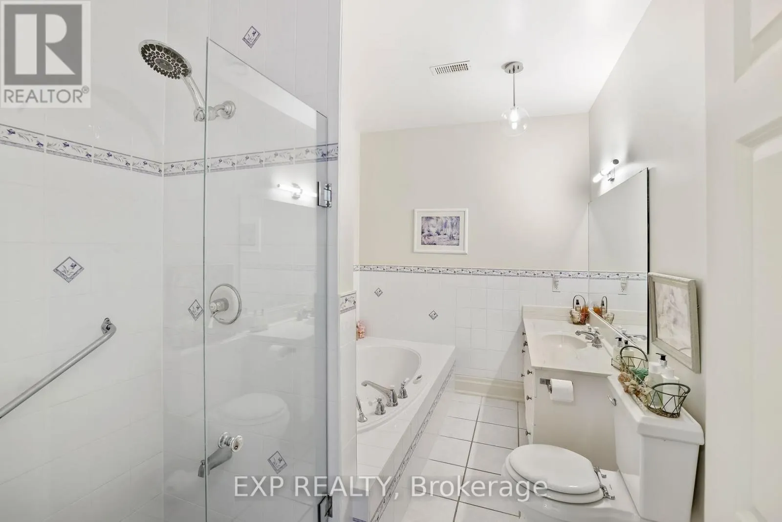 302 - 72 PINE STREET N, #302