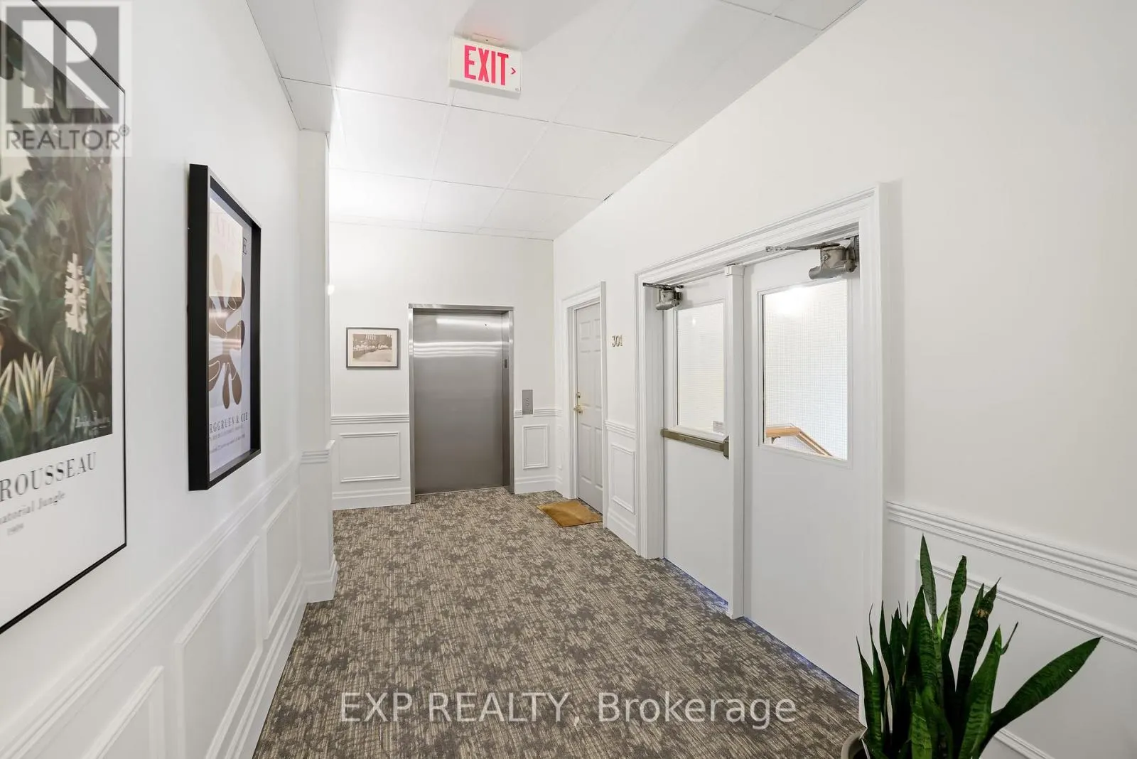 302 - 72 PINE STREET N, #302