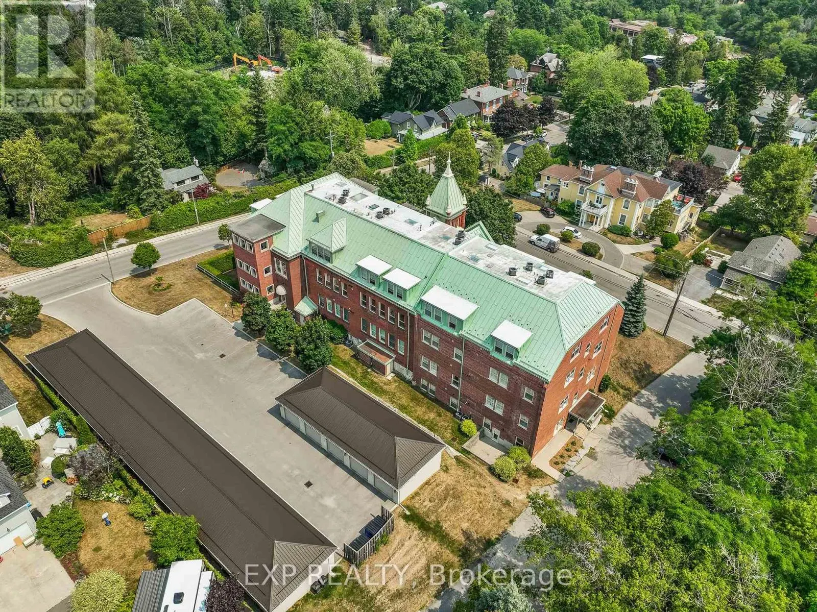 302 - 72 PINE STREET N, #302