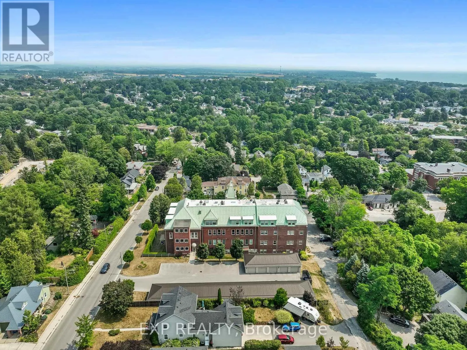 302 - 72 PINE STREET N, #302