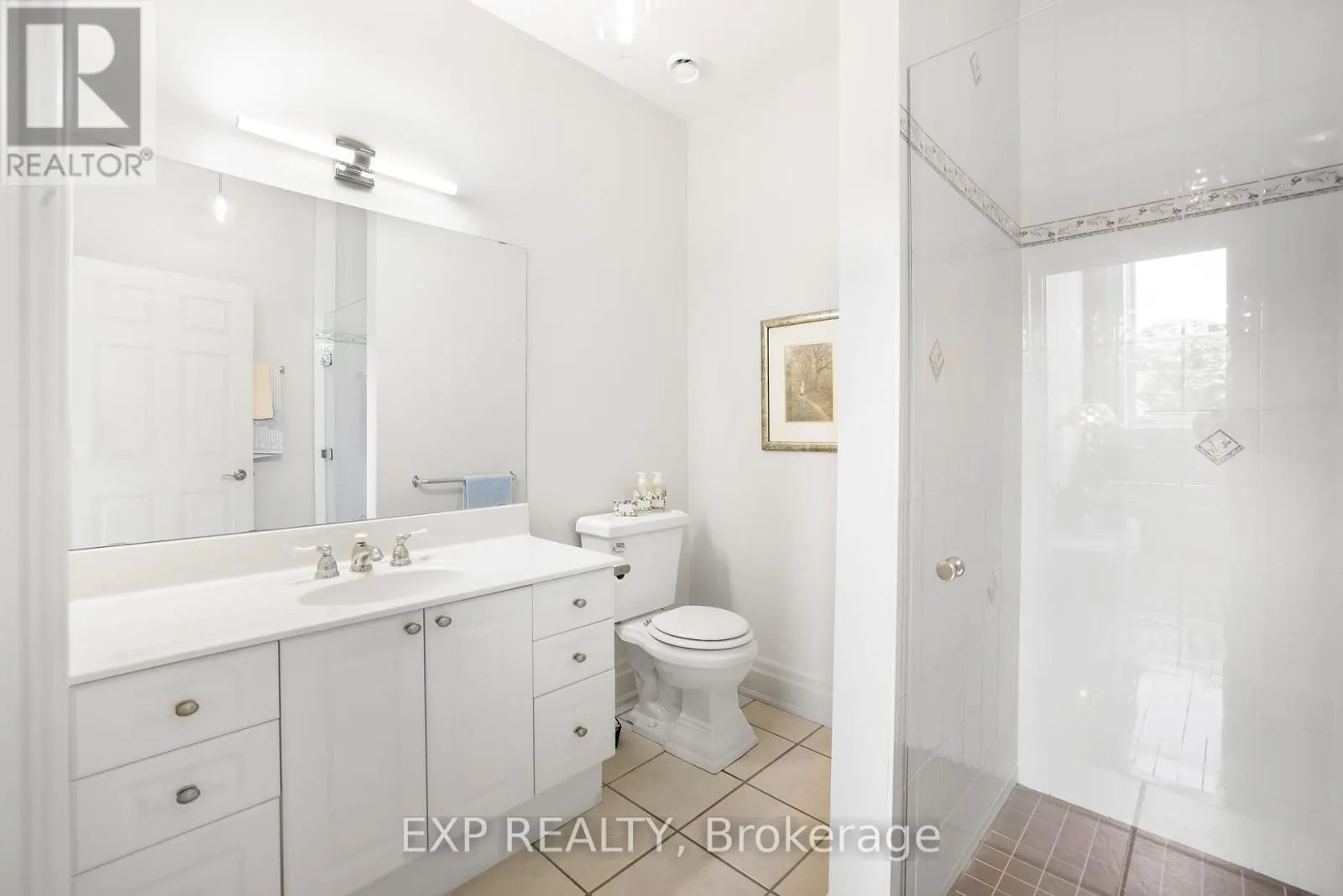 302 - 72 PINE STREET N, #302