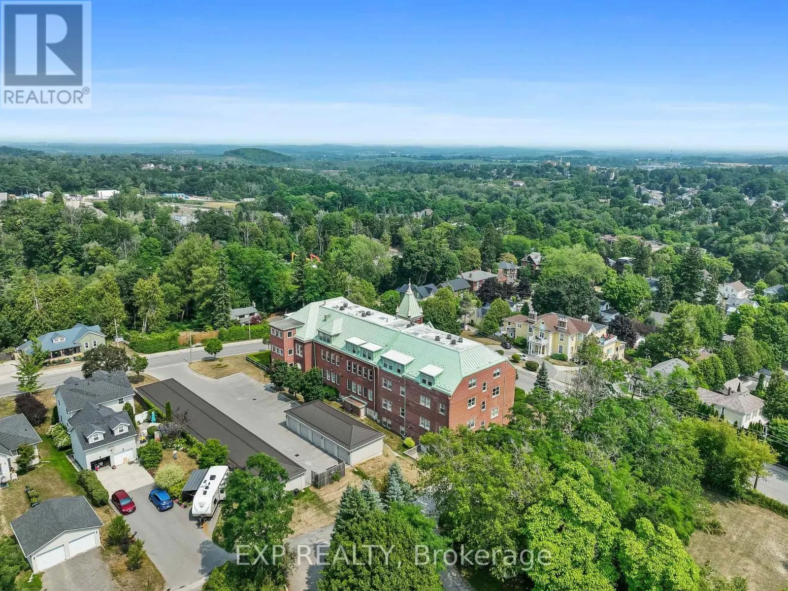 302 - 72 PINE STREET N, #302