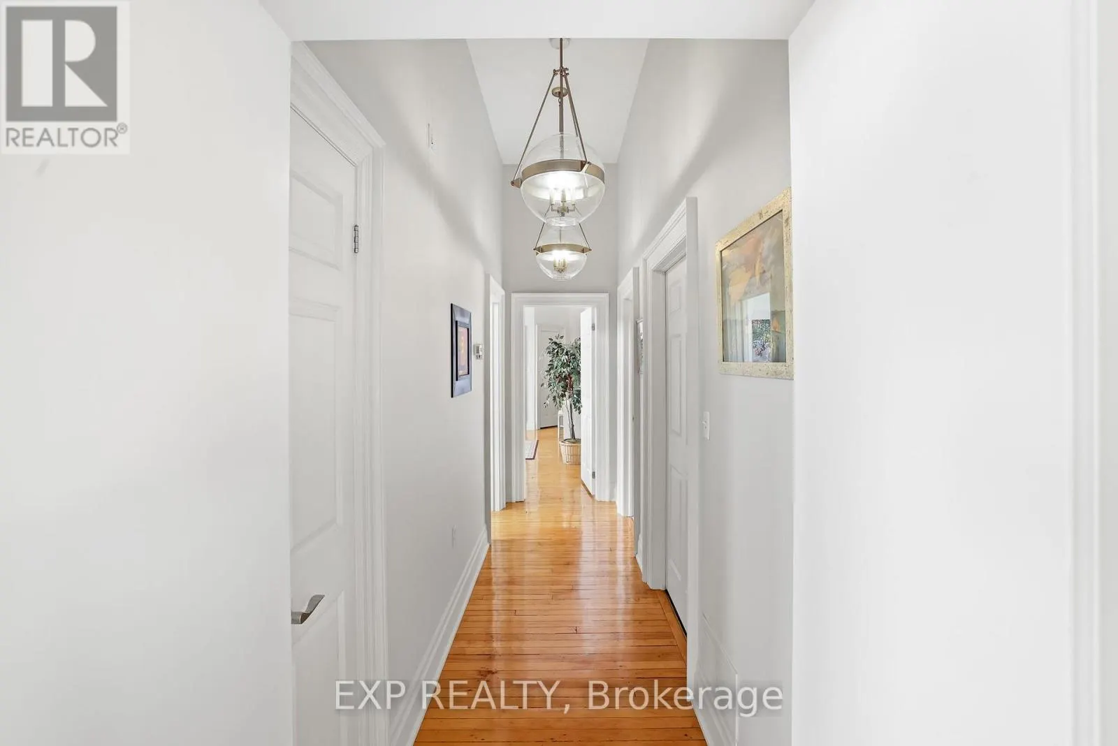 302 - 72 PINE STREET N, #302