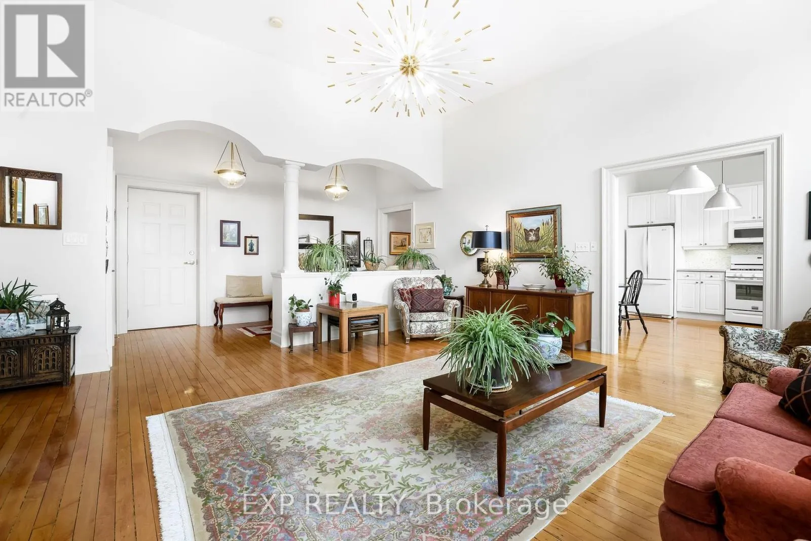 302 - 72 PINE STREET N, #302