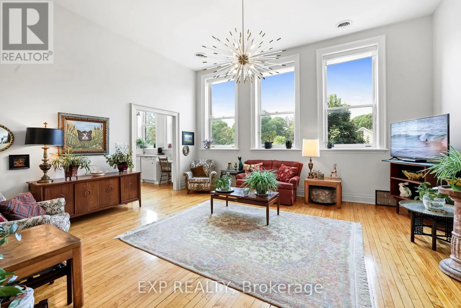 302 - 72 PINE STREET N, #302