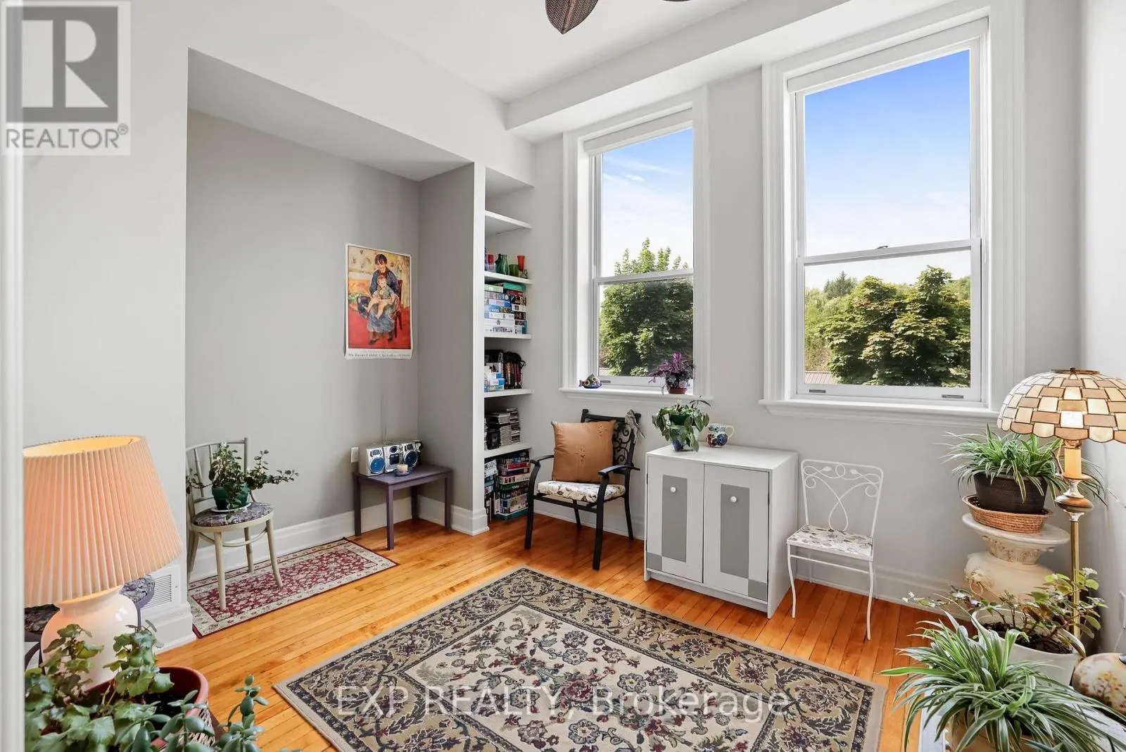 302 - 72 PINE STREET N, #302