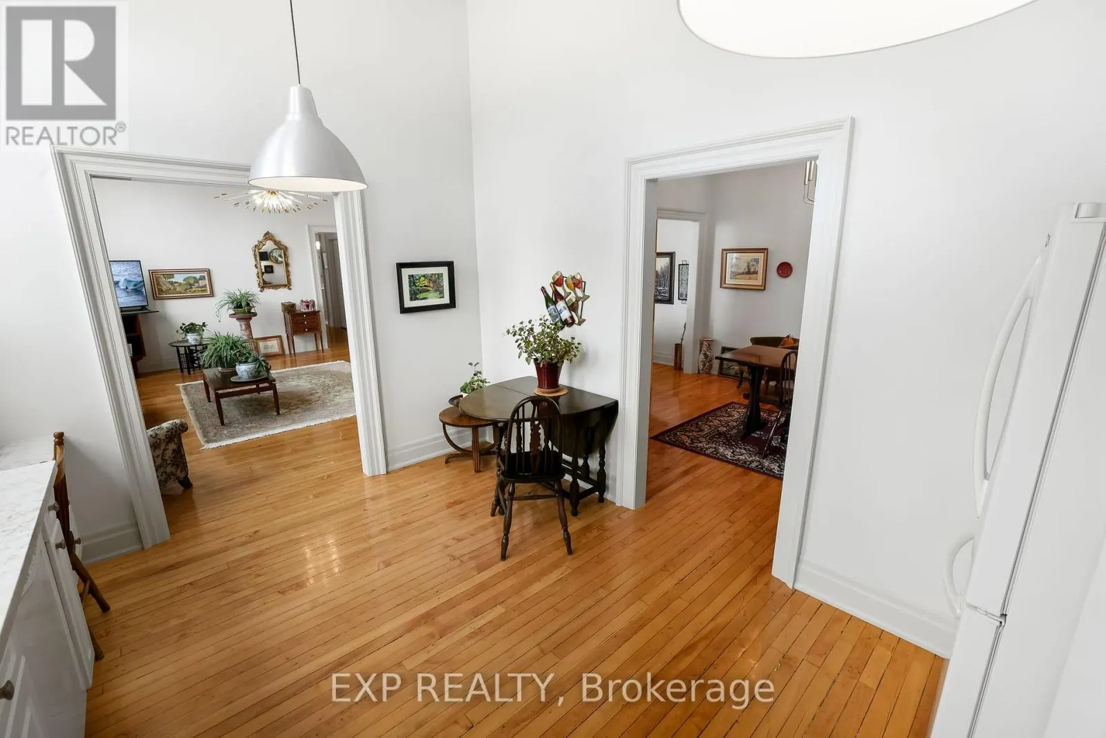 302 - 72 PINE STREET N, #302