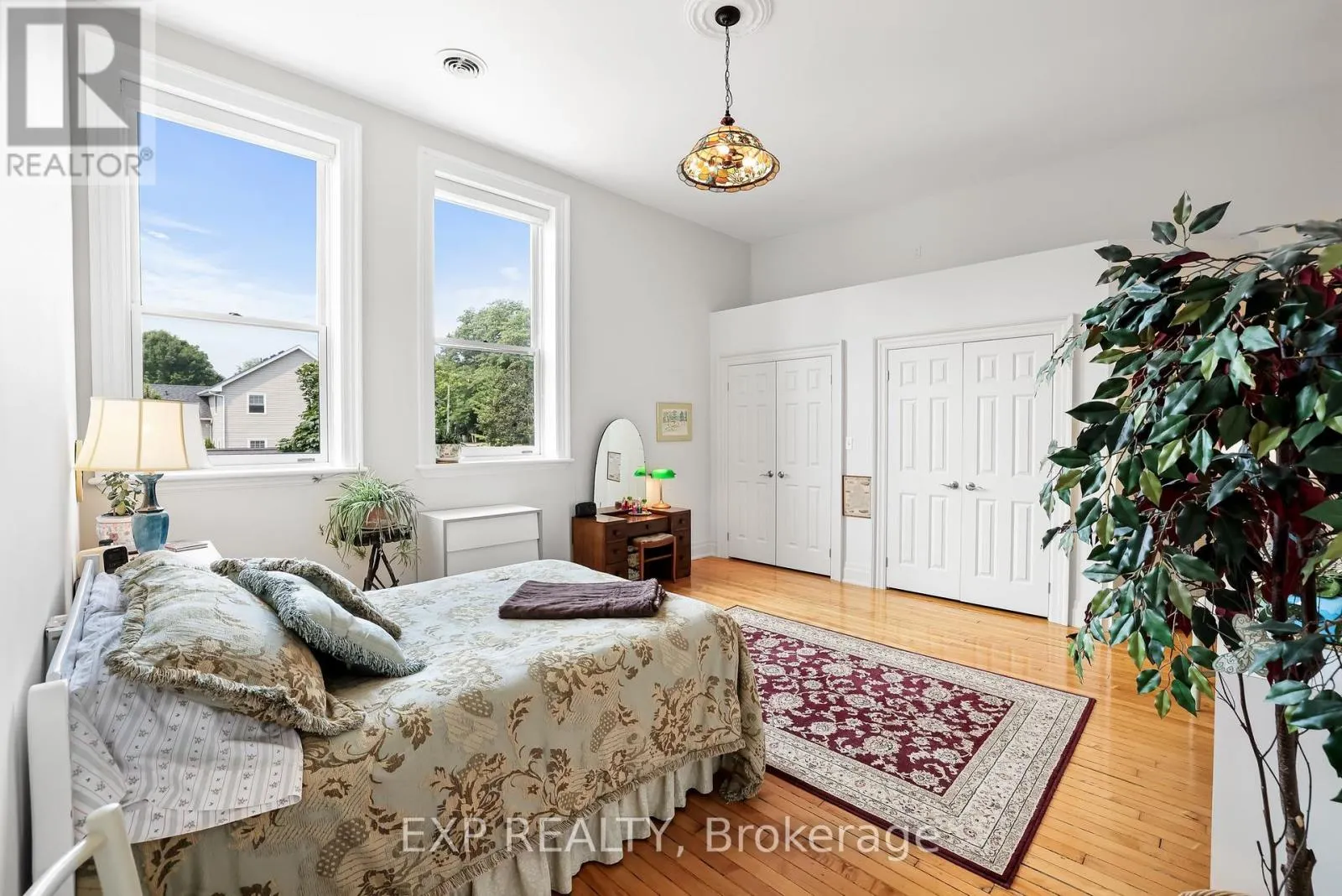 302 - 72 PINE STREET N, #302