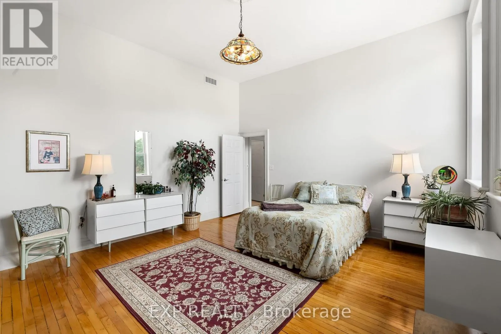 302 - 72 PINE STREET N, #302