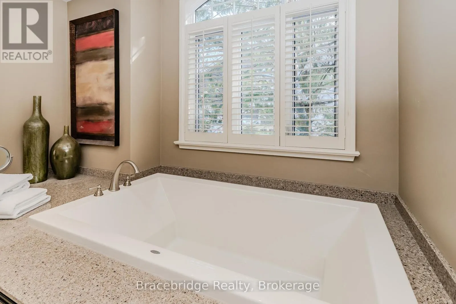 WATER'S EDGE W1 - 3876 MUSKOKA ROAD 118 HIGHWAY W