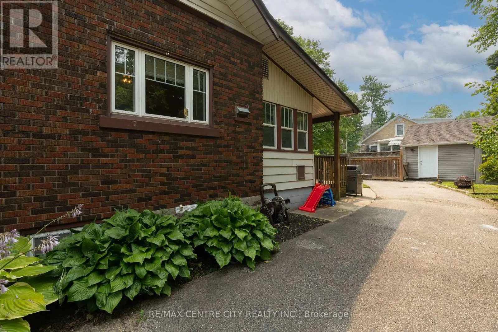 182 JOHN STREET S
